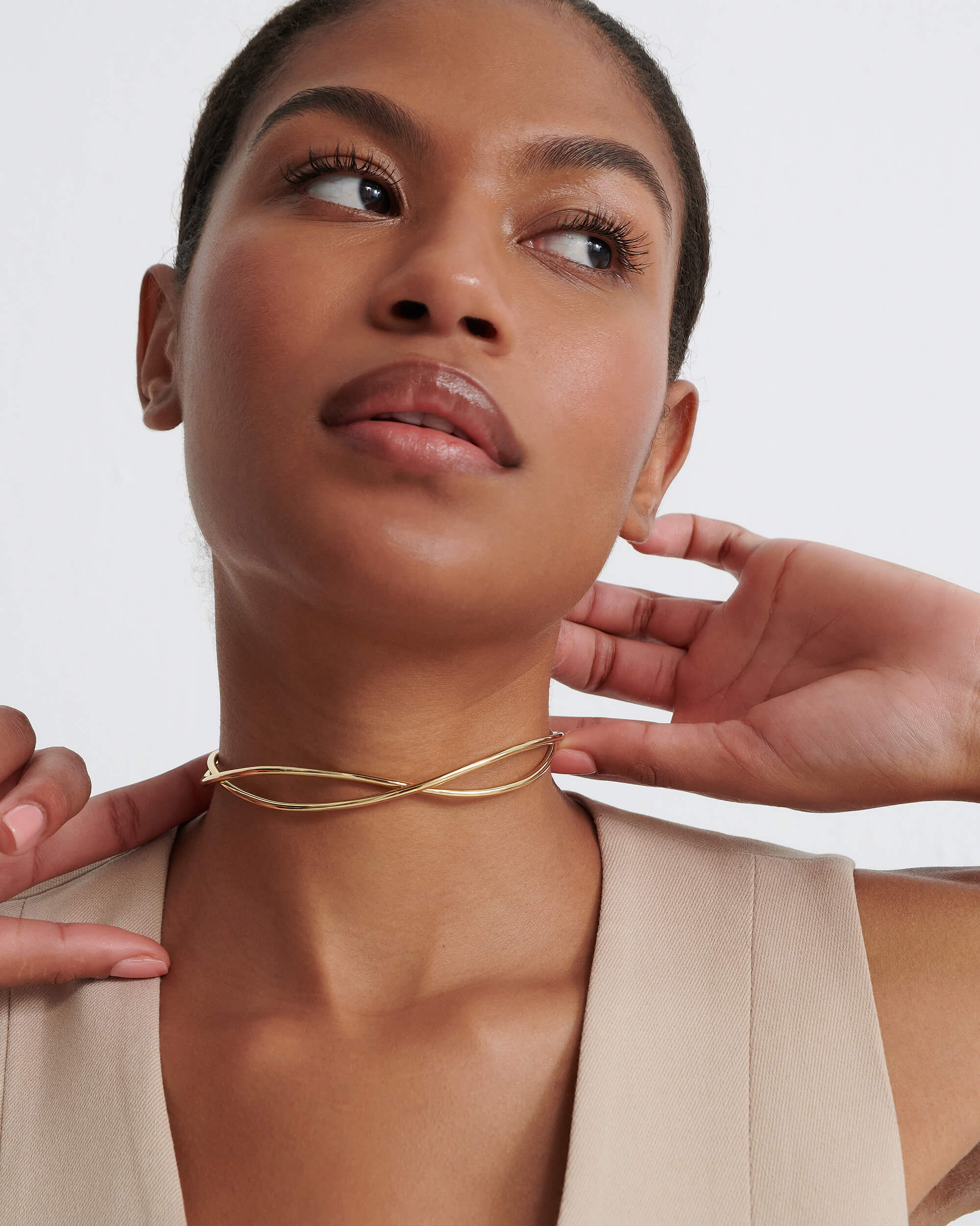 Buy STUNNING GOLD CHOKER NECKLACE SET FOR WOMEN Online. – Odette